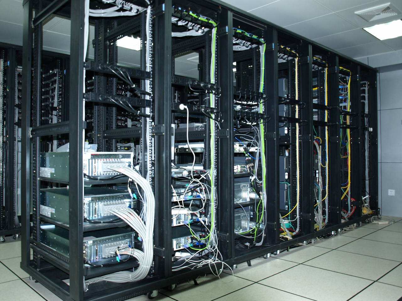 弱电同行分享的机房工程建设施工图片_资料